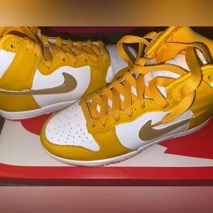 NEW 2021 Woman’s Dunk High University Gold Orange Size 6